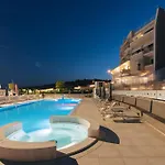 Scogliera Hotel 3*