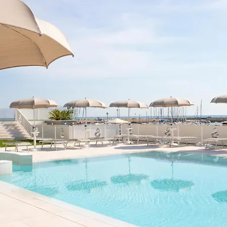 思科格力拉酒店 3* 努马纳