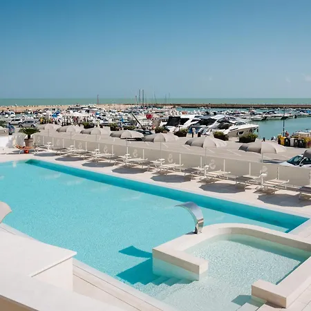 思科格力拉酒店 3* 努马纳