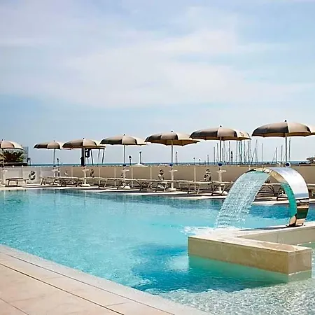 Scogliera Otel 3*