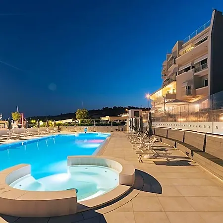 Scogliera Otel 3*