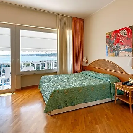 Scogliera Otel 3*
