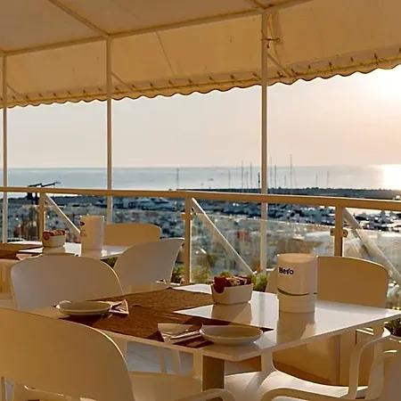 Scogliera Otel Numana