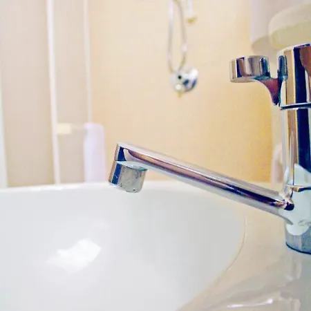 思科格力拉酒店 3* 努马纳